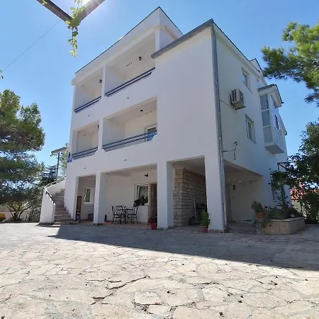 Guest house M