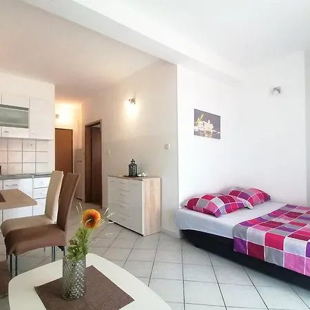 Guest house M