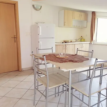Guest house M Pirovac