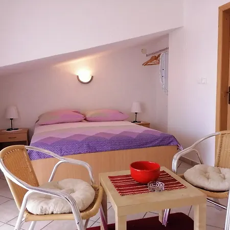 Guest house M Pirovac