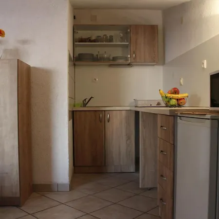 Guest house M Pirovac