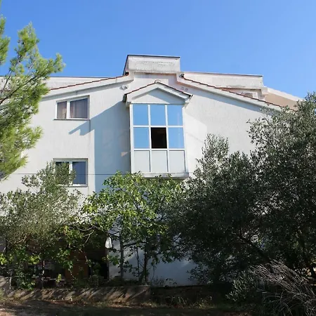 M بيت ضيافة بيروفاتش