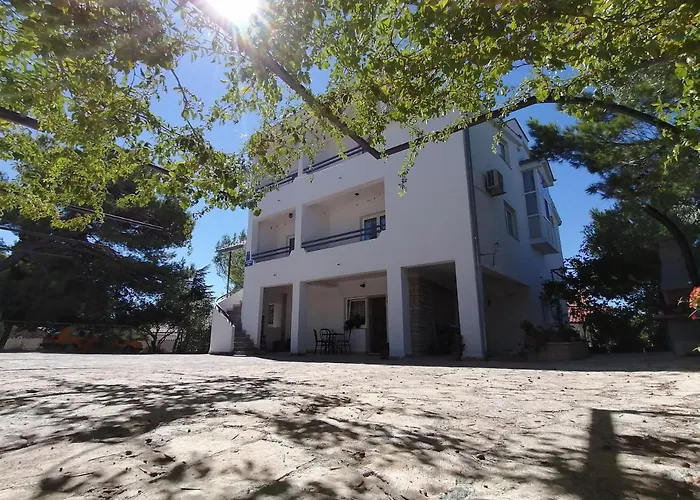 M בית הארחה פירובאץ