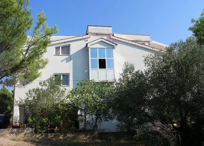 M בית הארחה פירובאץ